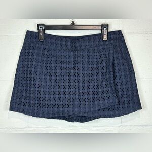 Cabi Eyelet Navy Faux Woman’s Wrap Business Casual Skort Size 8